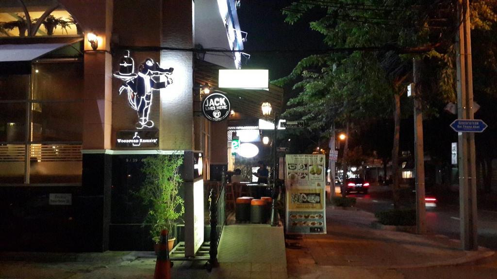De Sky Sukhumvit Ekkamai Hotel Bangkok Eksteriør billede